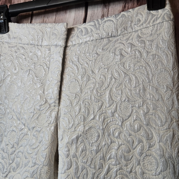 Ann Taylor Signature Petite  Cream Textured Cropped Pants Size 6P - Picture 2 of 8